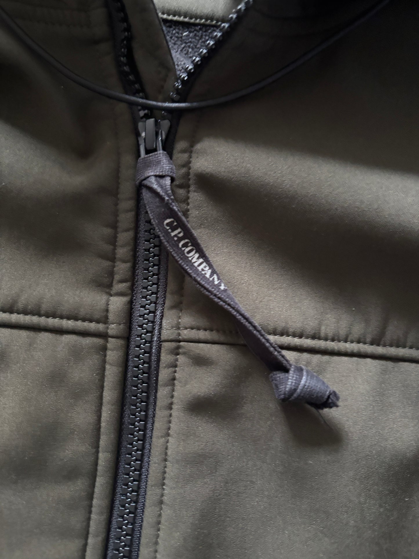 Dark green cp company goggle shell jacket size large/50